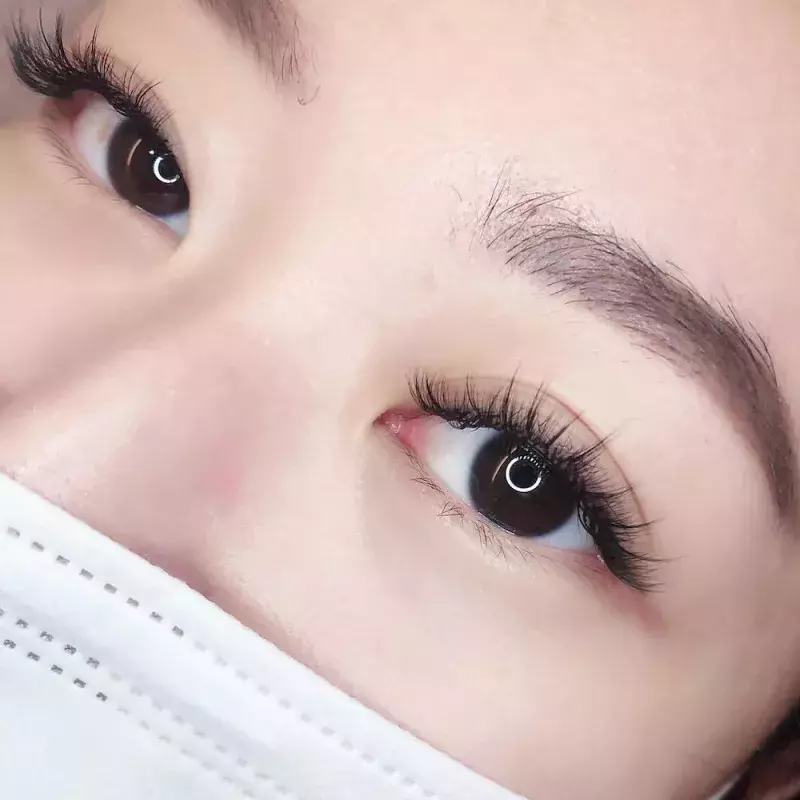 Best Eyelash Extensions In Singapore That Are Long-Lasting And Comfortable 