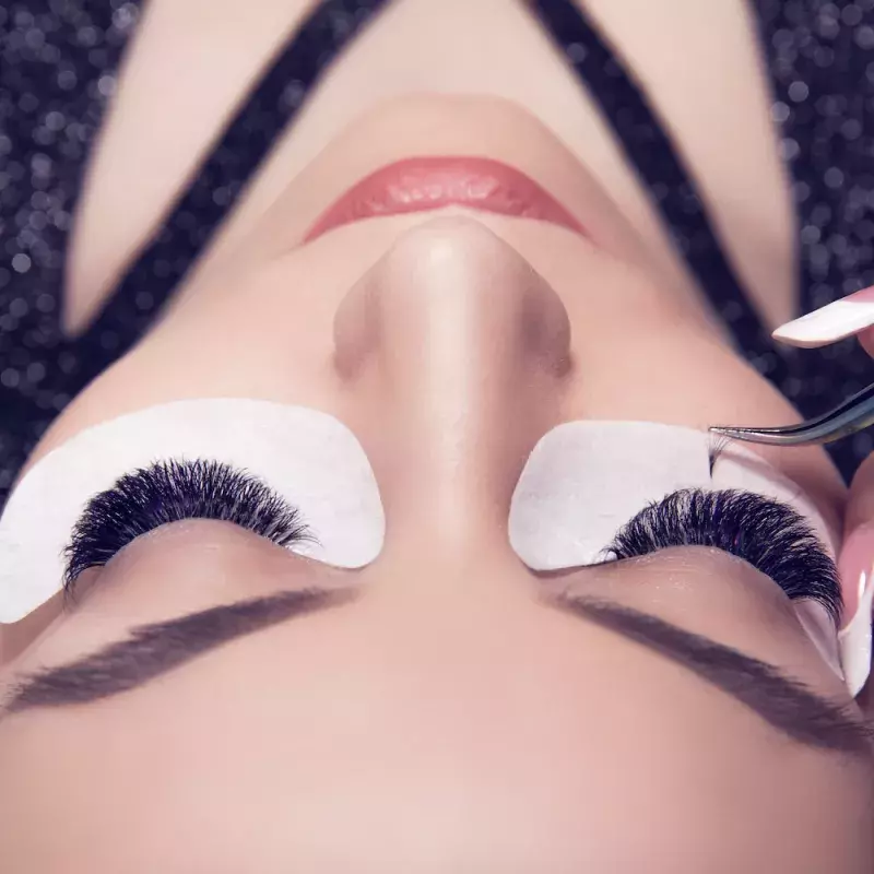 Eyelash Extensions: The Dreamlash Guide