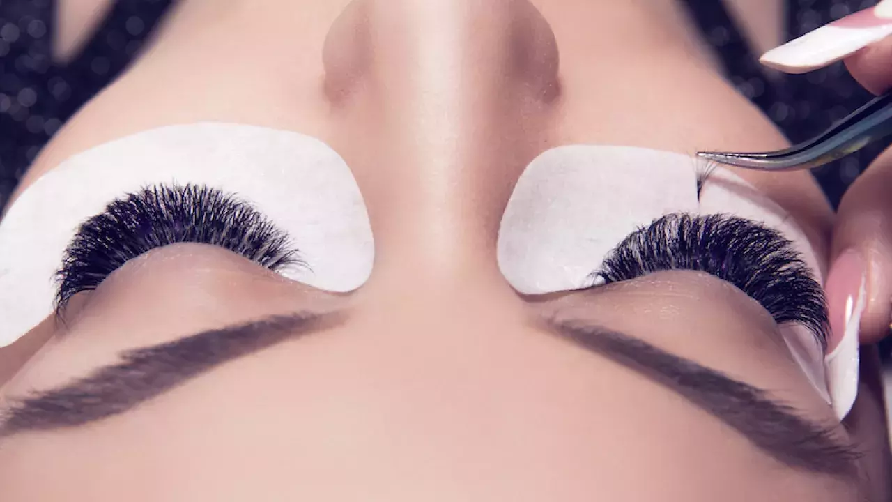 Get Gorgeous Lashes: Dreamlash Guide