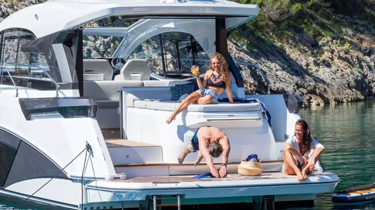 Choose from the best boats for beginners with leading yacht experts Simpson Marine