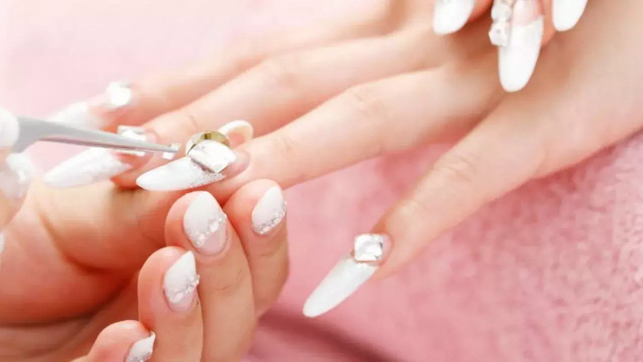 Latest Nail Trends & Best Manicure Salons in Singapore 