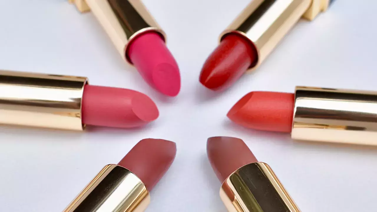 Natural, Organic and Vegan Lipsticks that are Lip-Smackingly Good - Banner