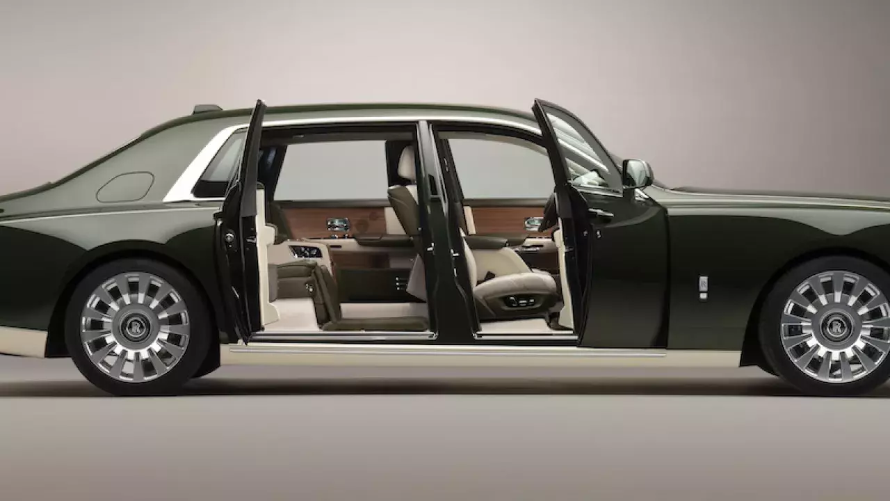 Rolls Royce Phantom Oribe: A Bespoke Rolls Royce Phantom in Collaboration with Hermes