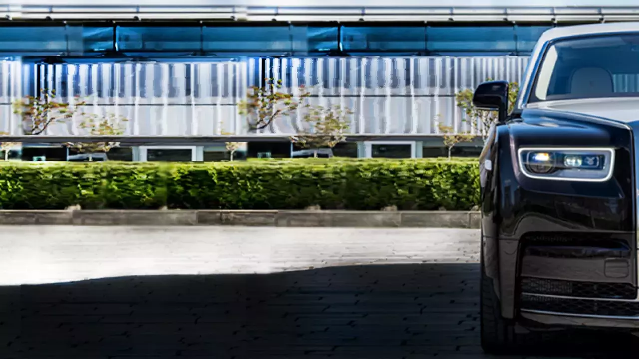 Rolls-Royce Motor Cars: The Art Galleries within a Rolls-Royce Phantom 